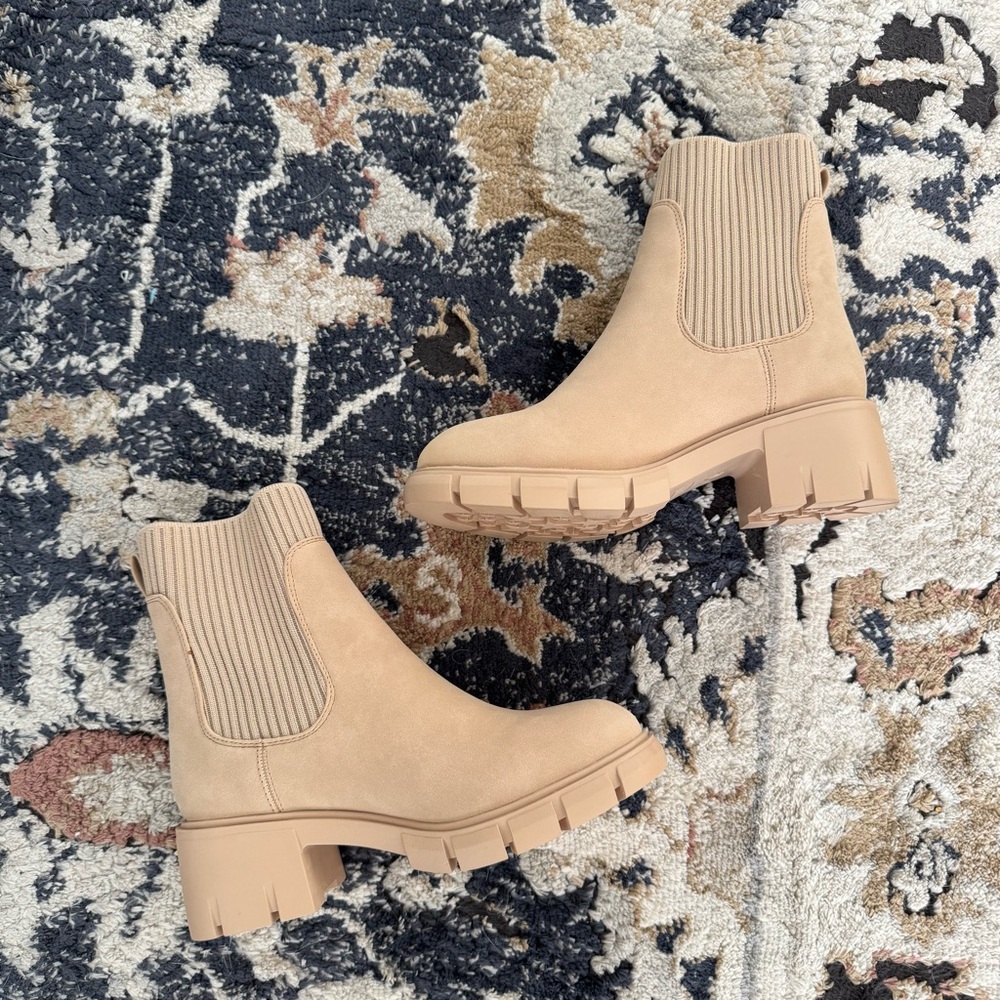 Amazon Chunky Lug Sole Chelsea Boot with Knit Detailing in Khaki